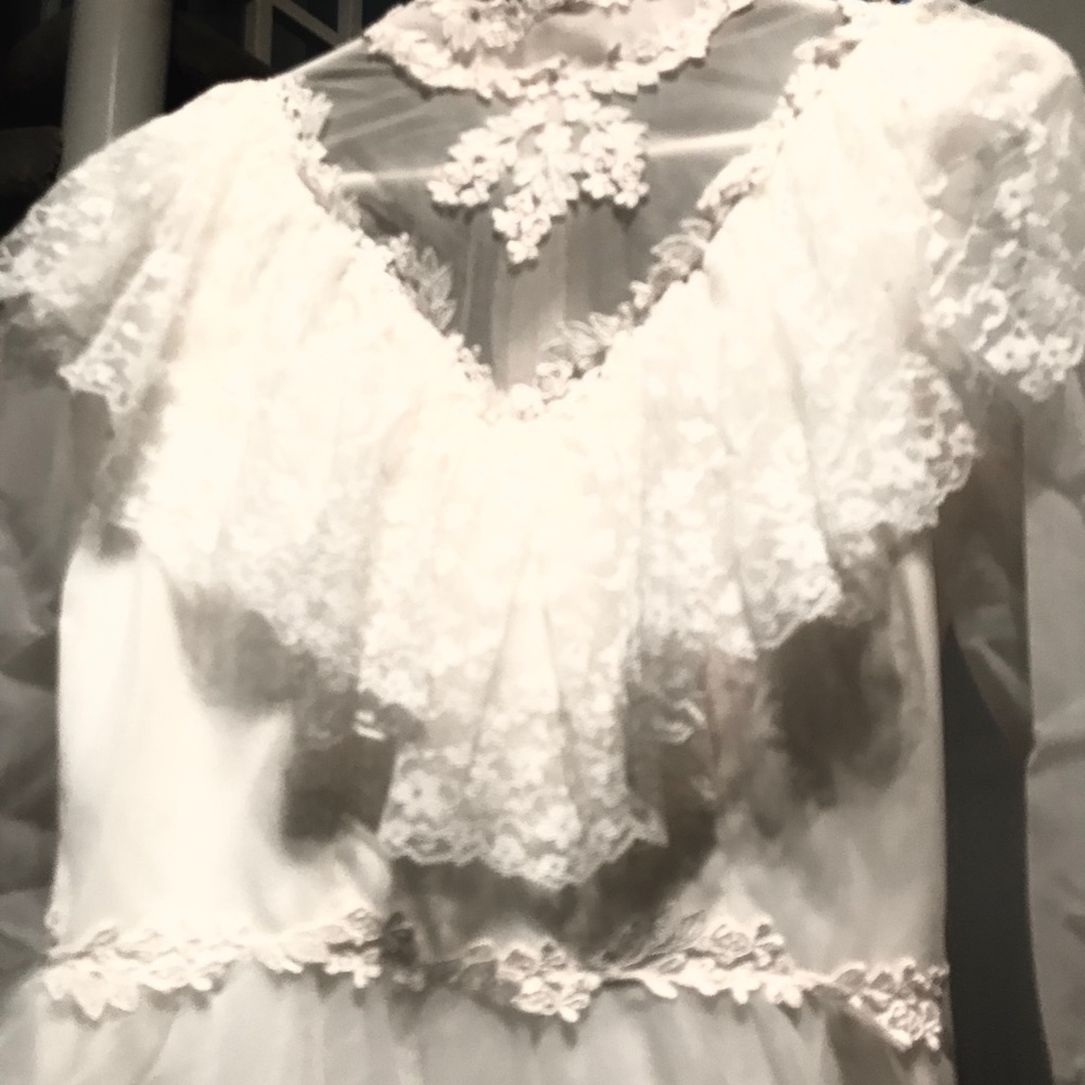 GORGEOUS WEDDING DRESS